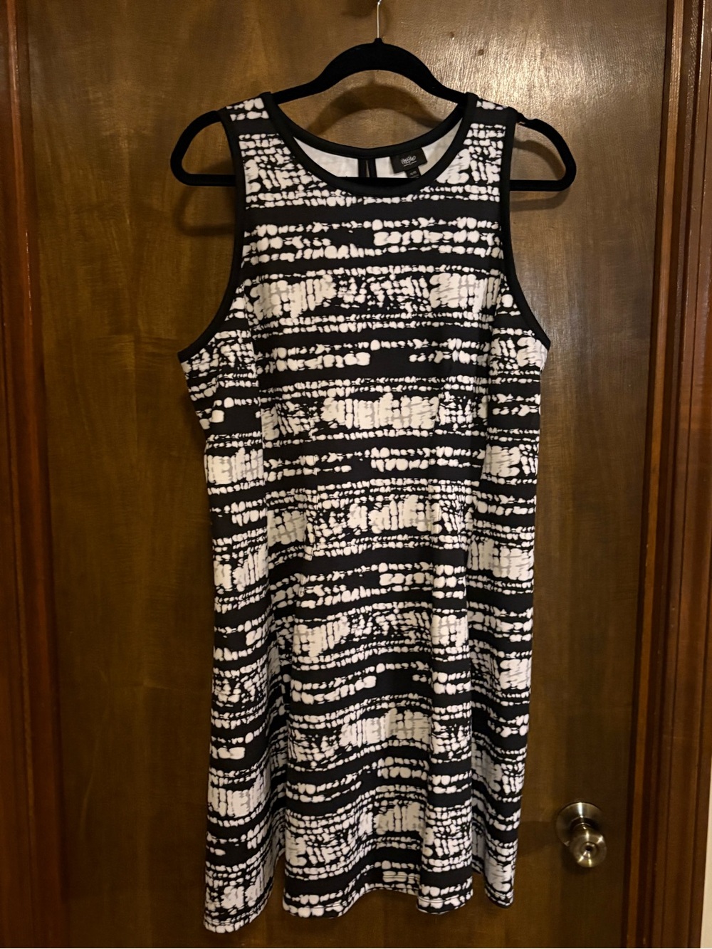 Black & White Sleeveless Dress